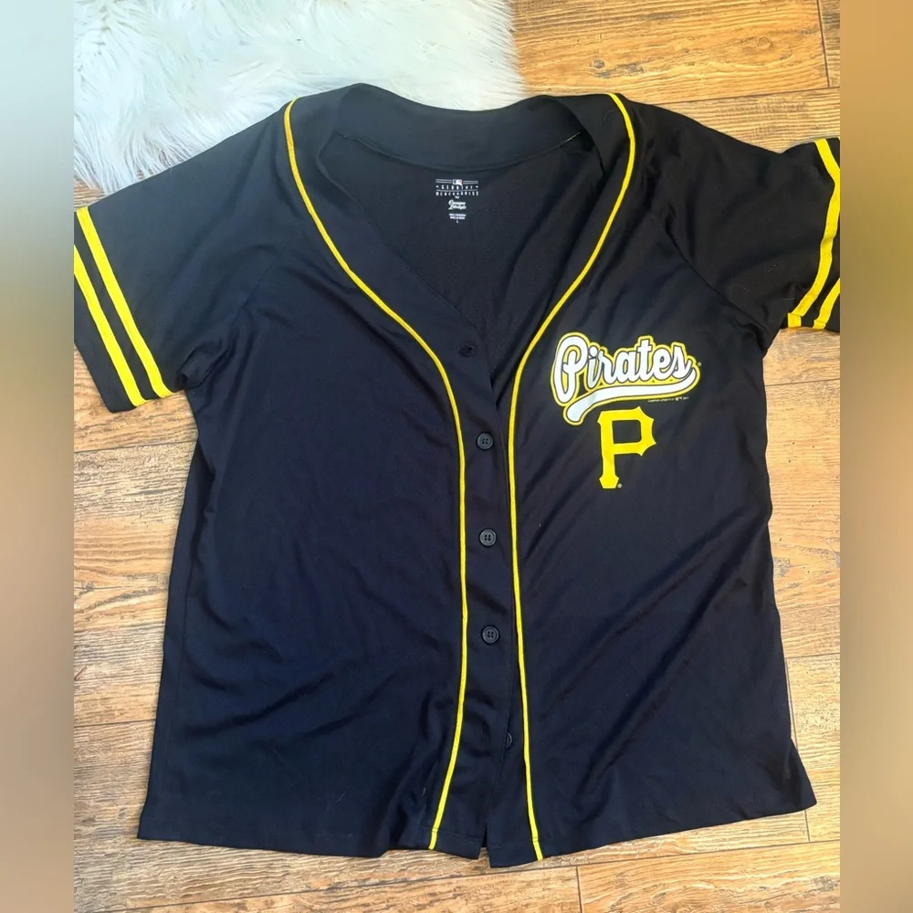 Women’s Black and Yellow Pirates Jersey - Picture 1 of 3